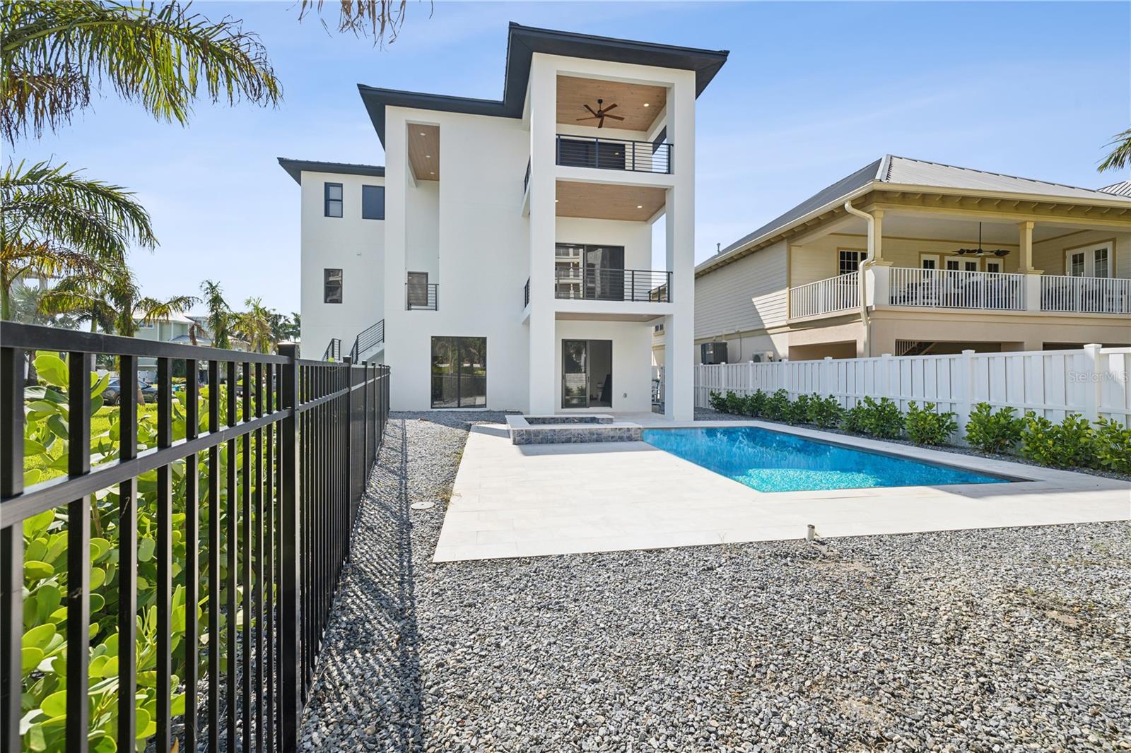 REDINGTON SHORES YACHT & TENNIS CLUB - Residential