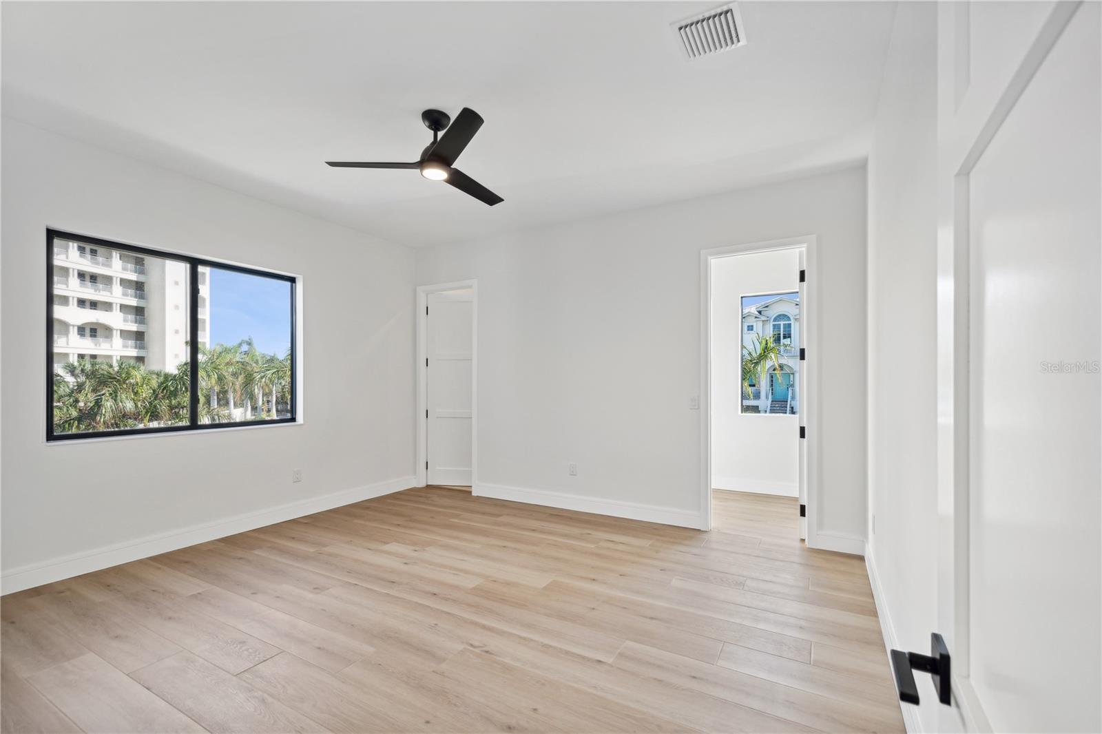 REDINGTON SHORES YACHT & TENNIS CLUB - Residential