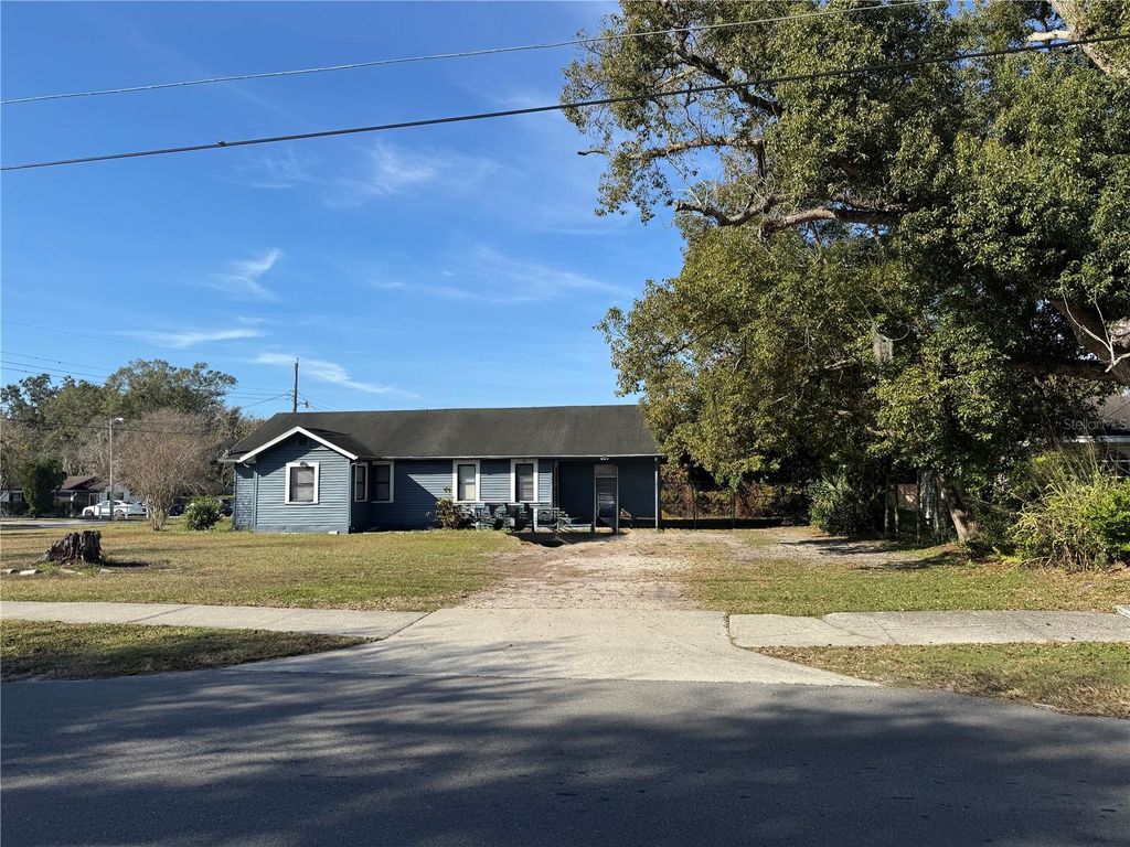 Photo of 1049 Plateau Avenue, Lakeland, FL 33815 (MLS # L4958607)