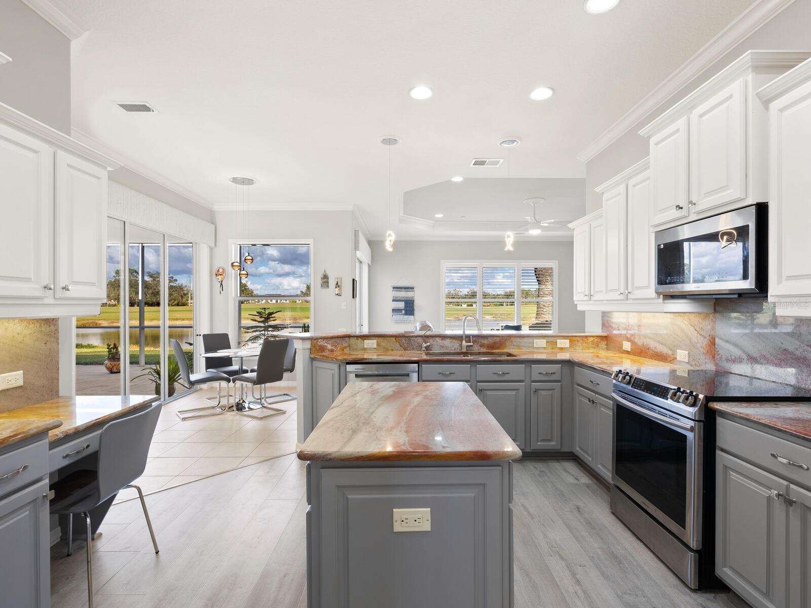 PELICAN POINTE GOLF & CC - Residential