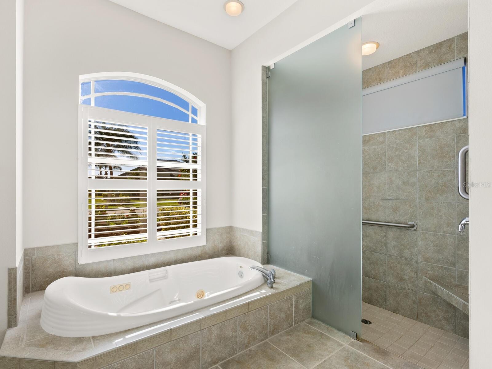 PELICAN POINTE GOLF & CC - Residential