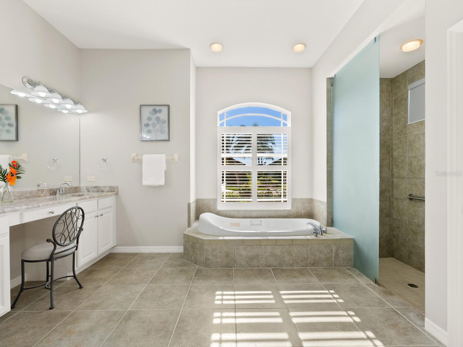 PELICAN POINTE GOLF & CC - Residential