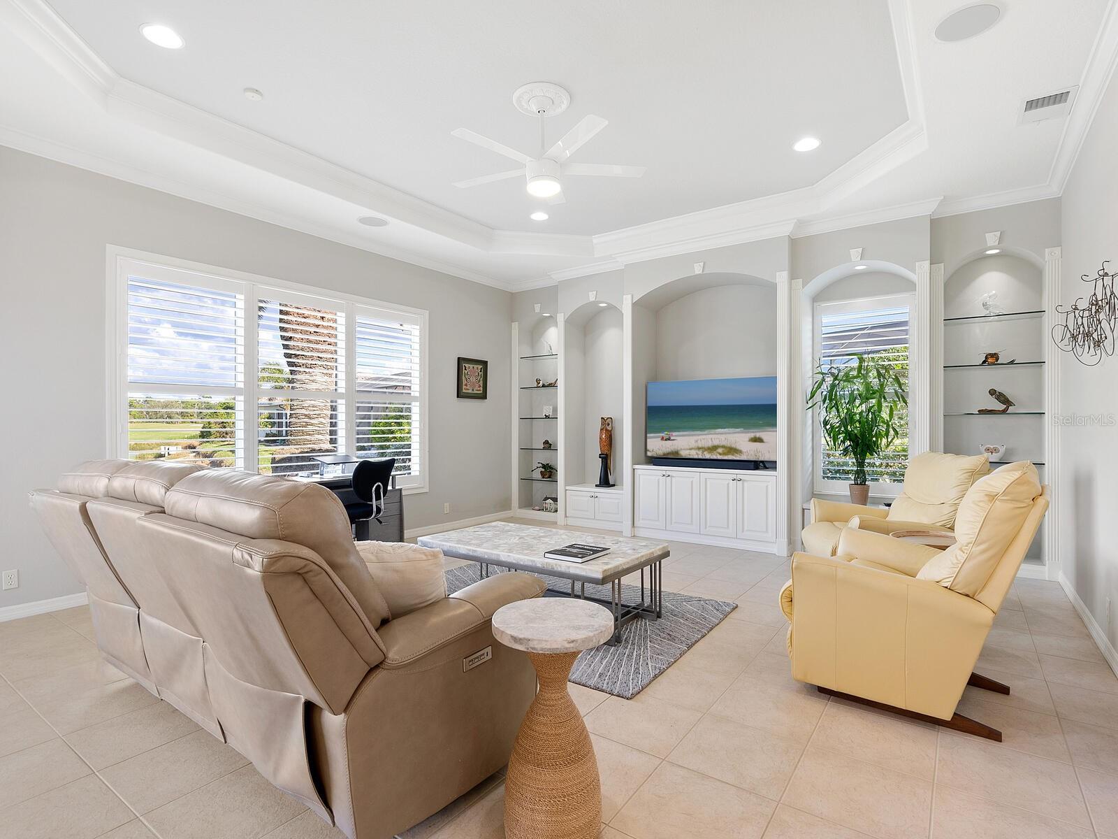 PELICAN POINTE GOLF & CC - Residential