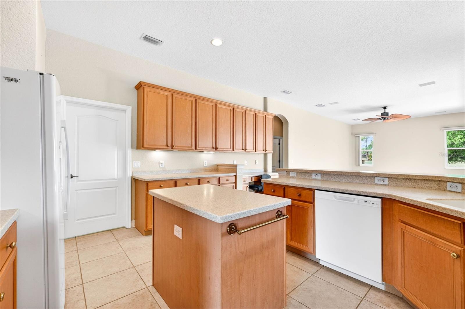 SUN CITY CENTER UNIT 262 PH - Residential