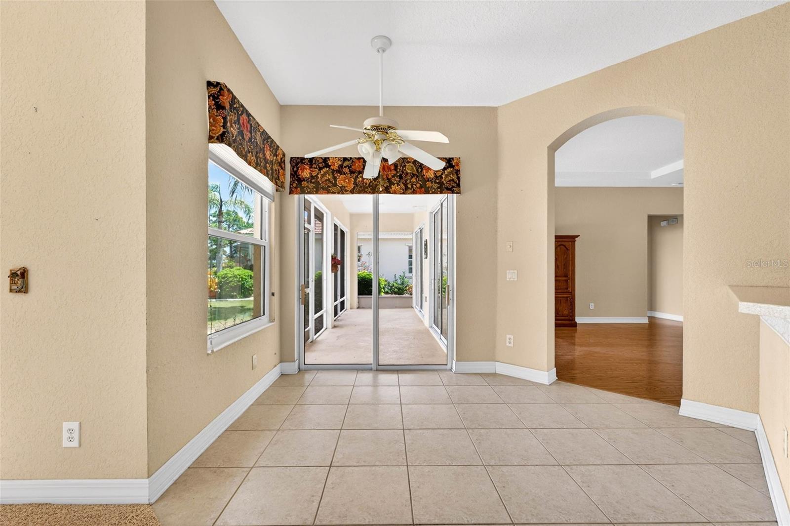 SUN CITY CENTER UNIT 262 PH - Residential