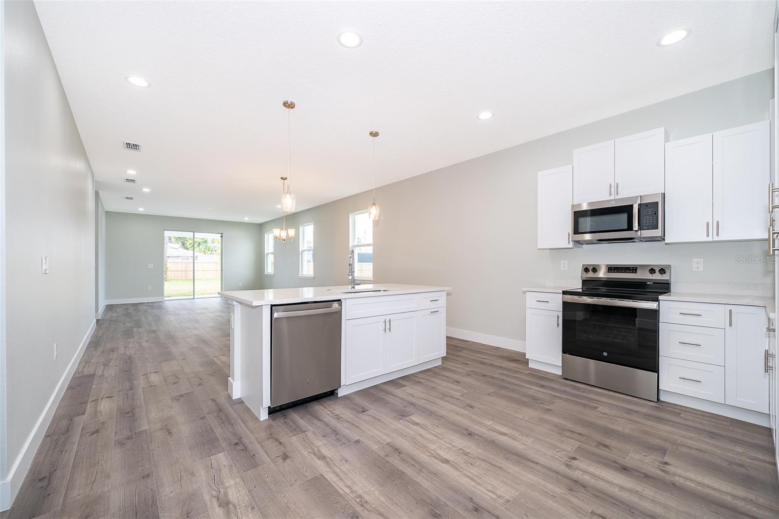 2712 ALAMO DRIVE