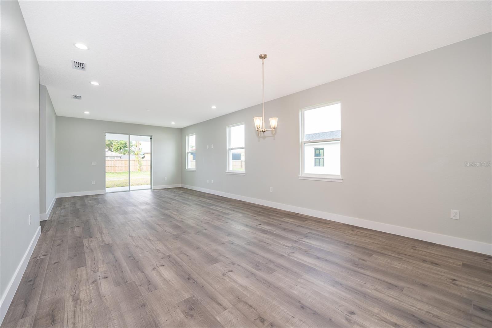 2712 ALAMO DRIVE