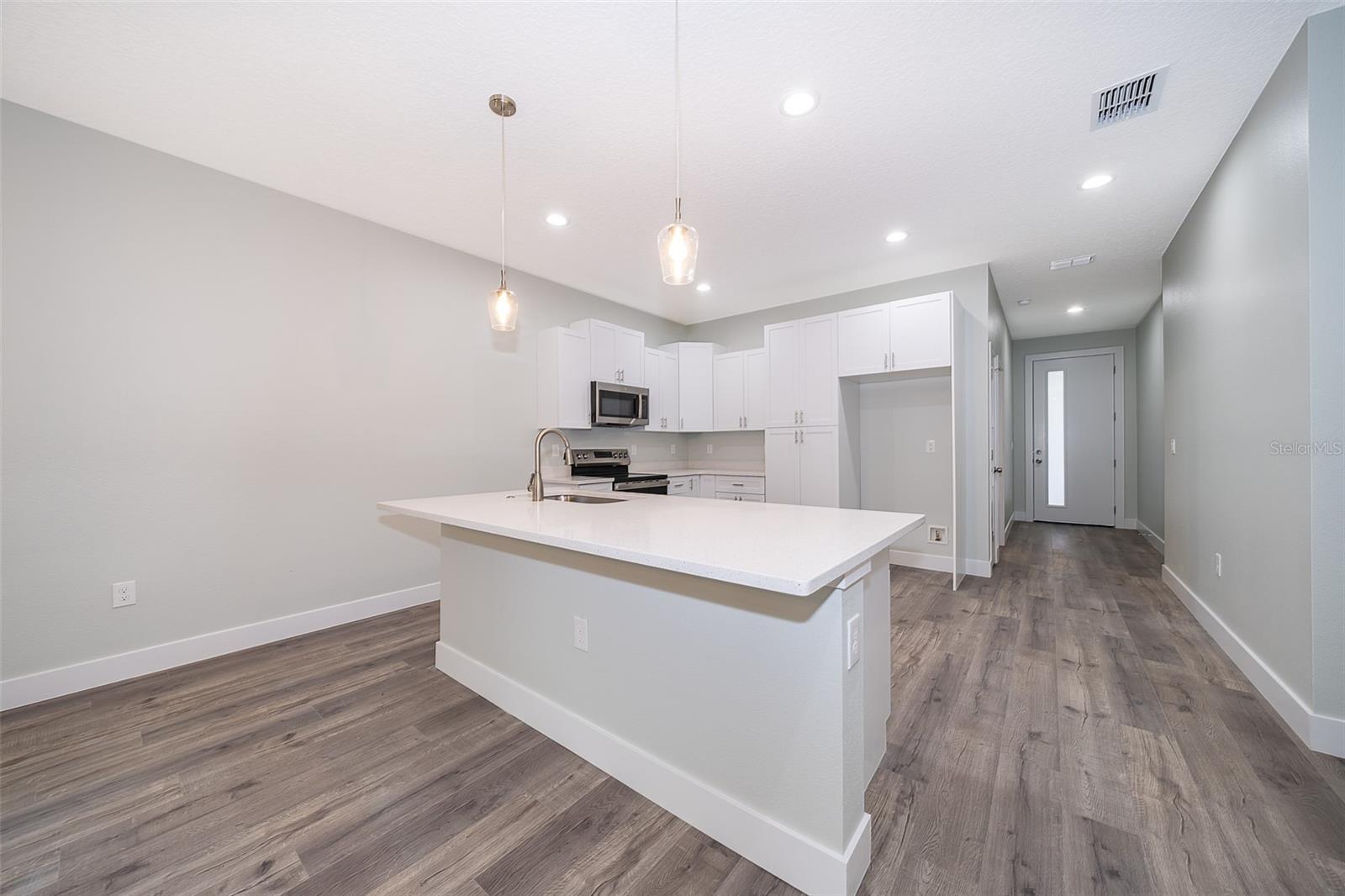 2712 ALAMO DRIVE