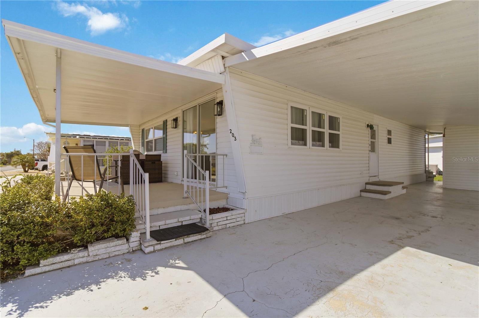 203 48TH AVENUE DRIVE W