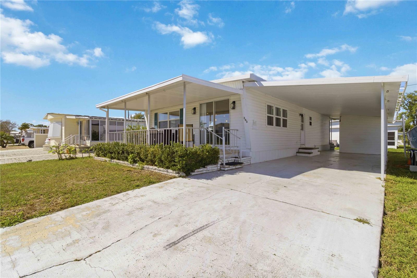 203 48TH AVENUE DRIVE W