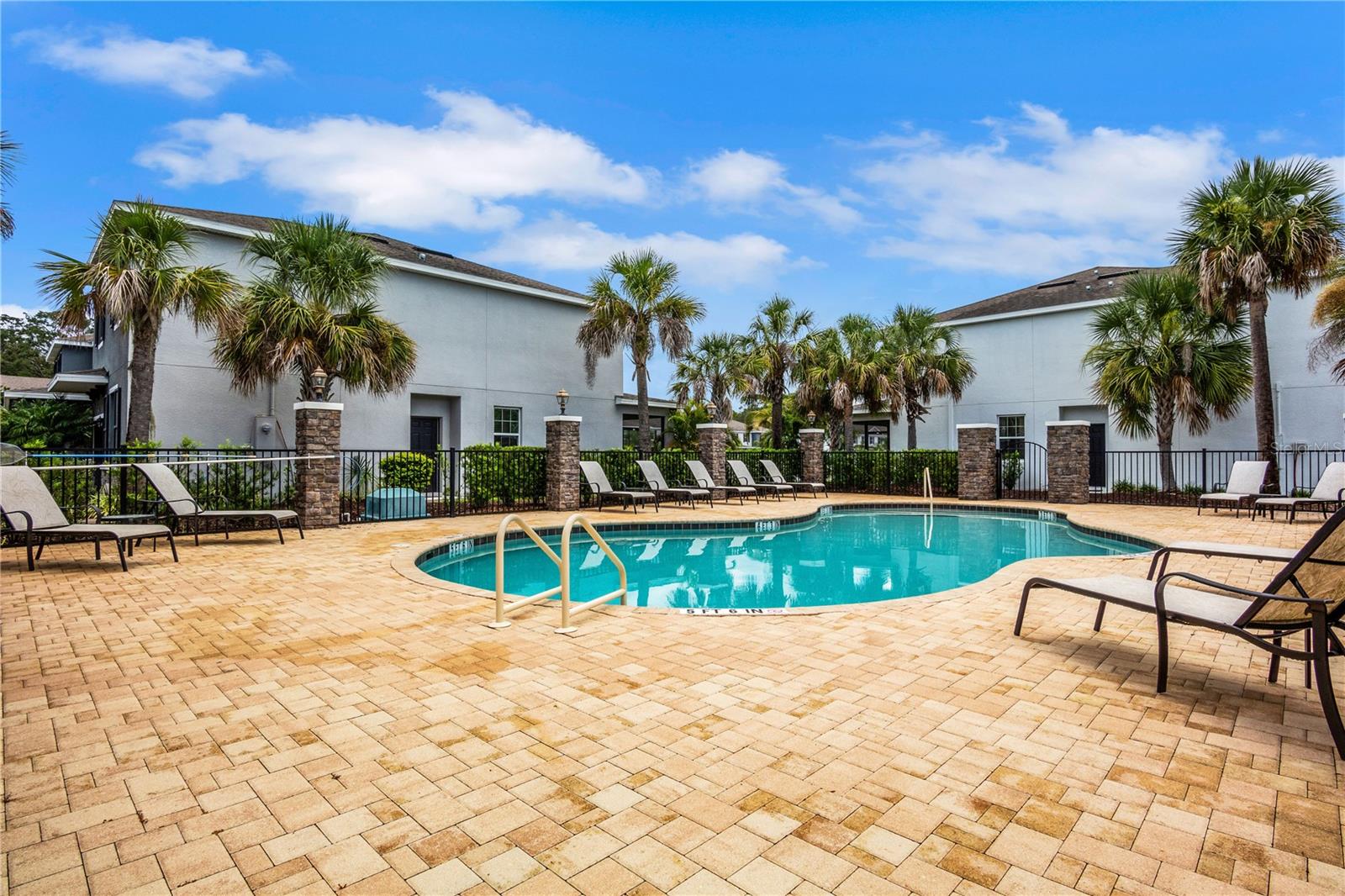 BAYTOWN SQUARE - Residential