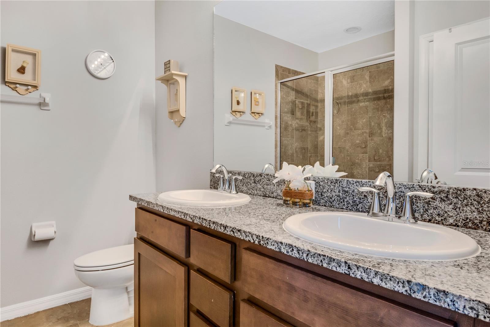 BAYTOWN SQUARE - Residential