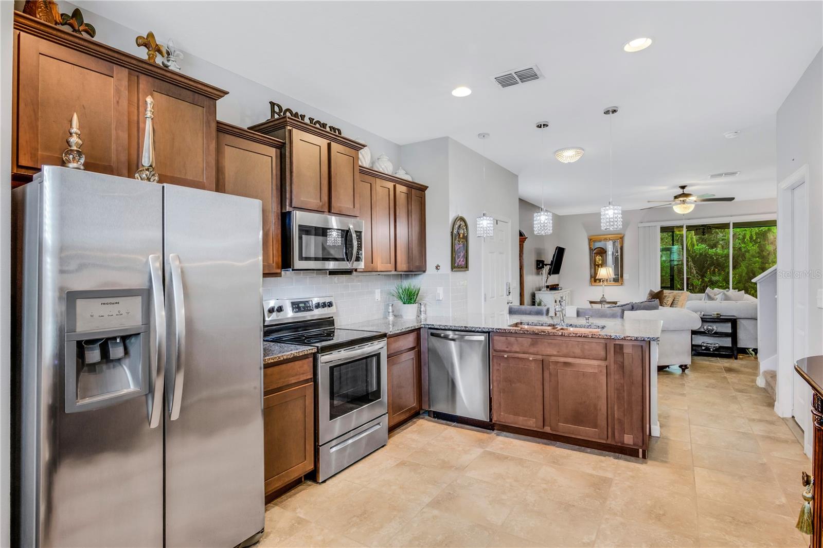 BAYTOWN SQUARE - Residential