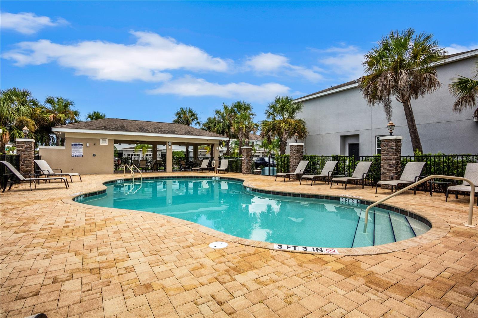 BAYTOWN SQUARE - Residential