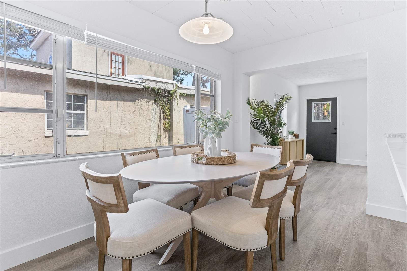 PARQUE NARVAEZ - Residential Lease