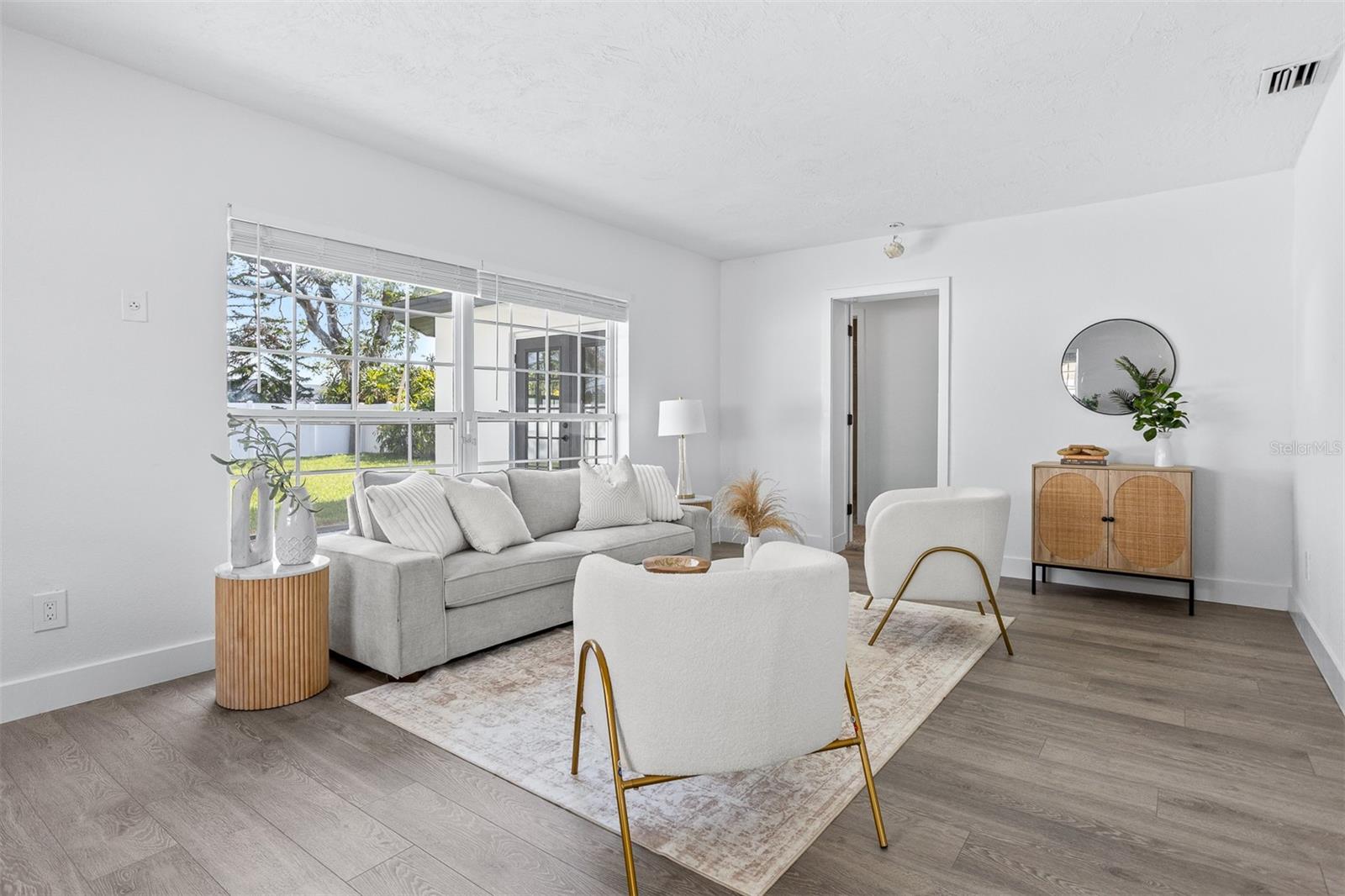 PARQUE NARVAEZ - Residential Lease