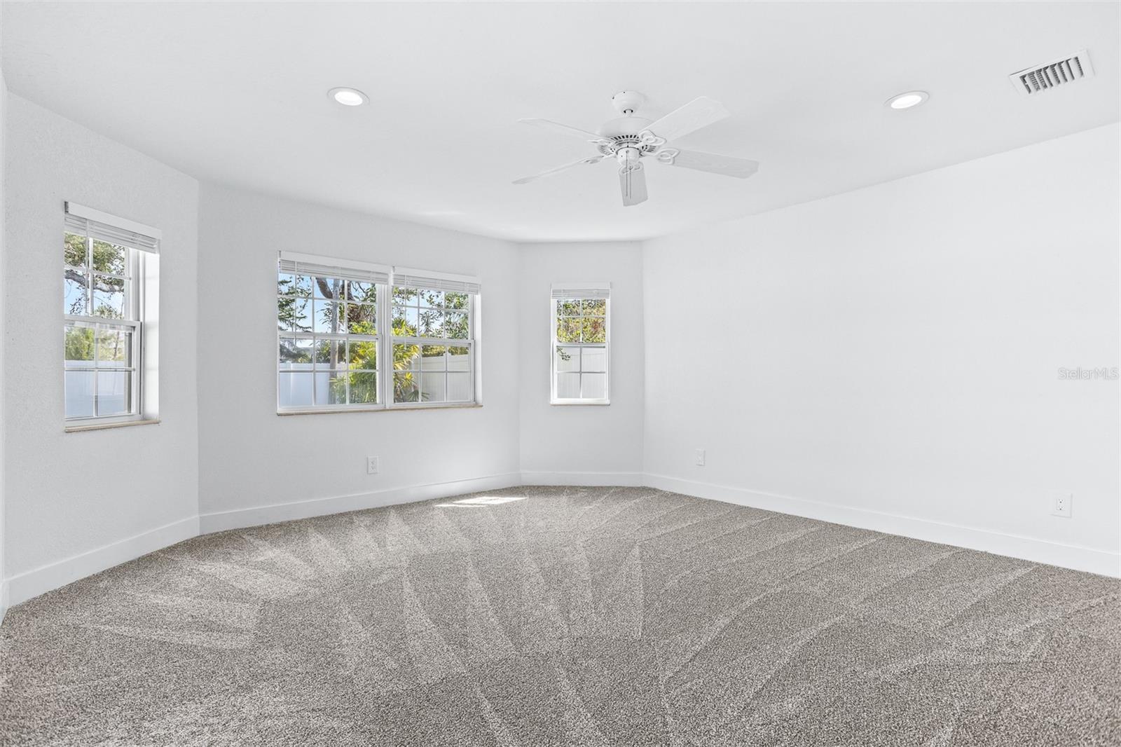 PARQUE NARVAEZ - Residential Lease