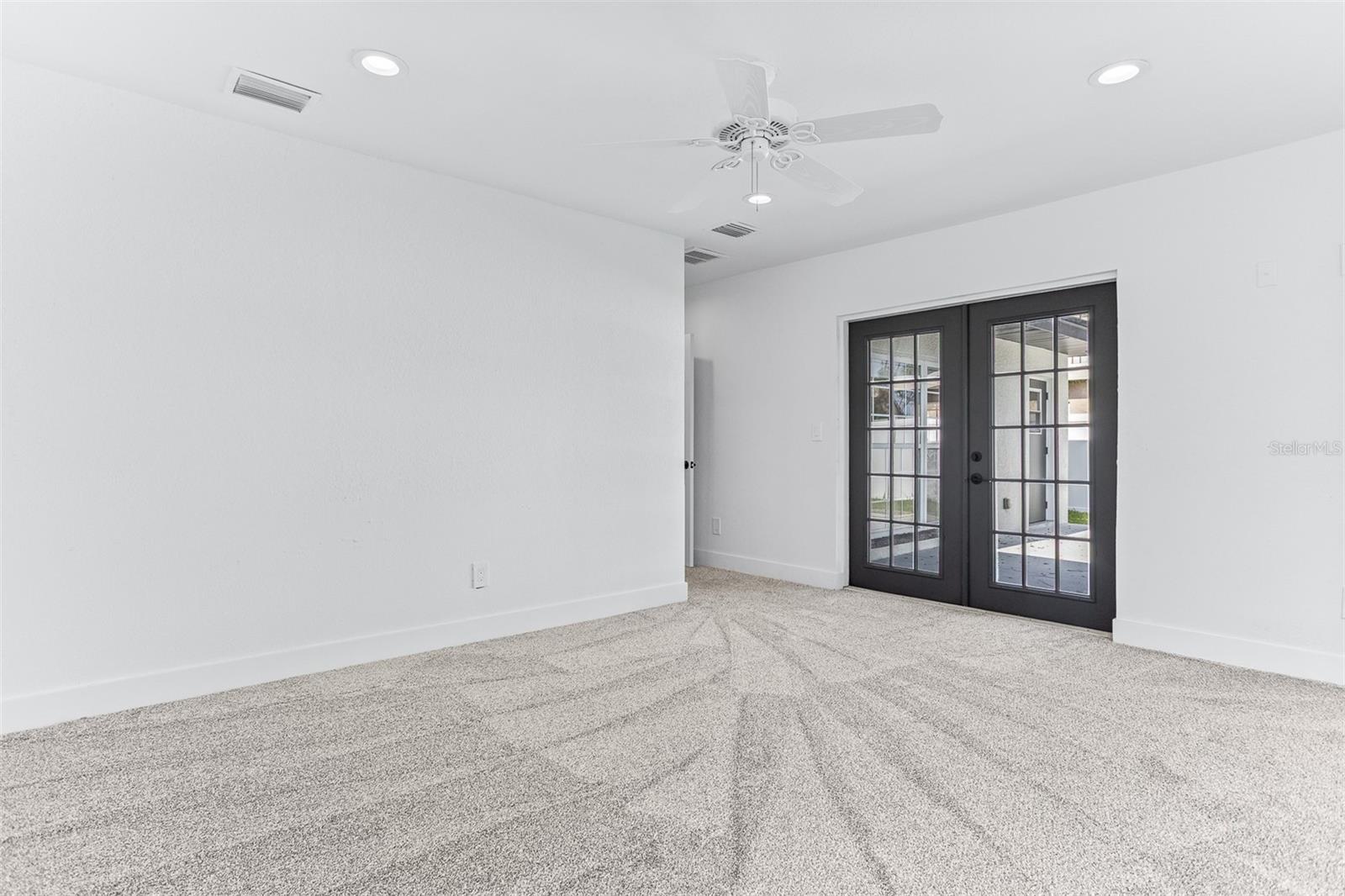 PARQUE NARVAEZ - Residential Lease