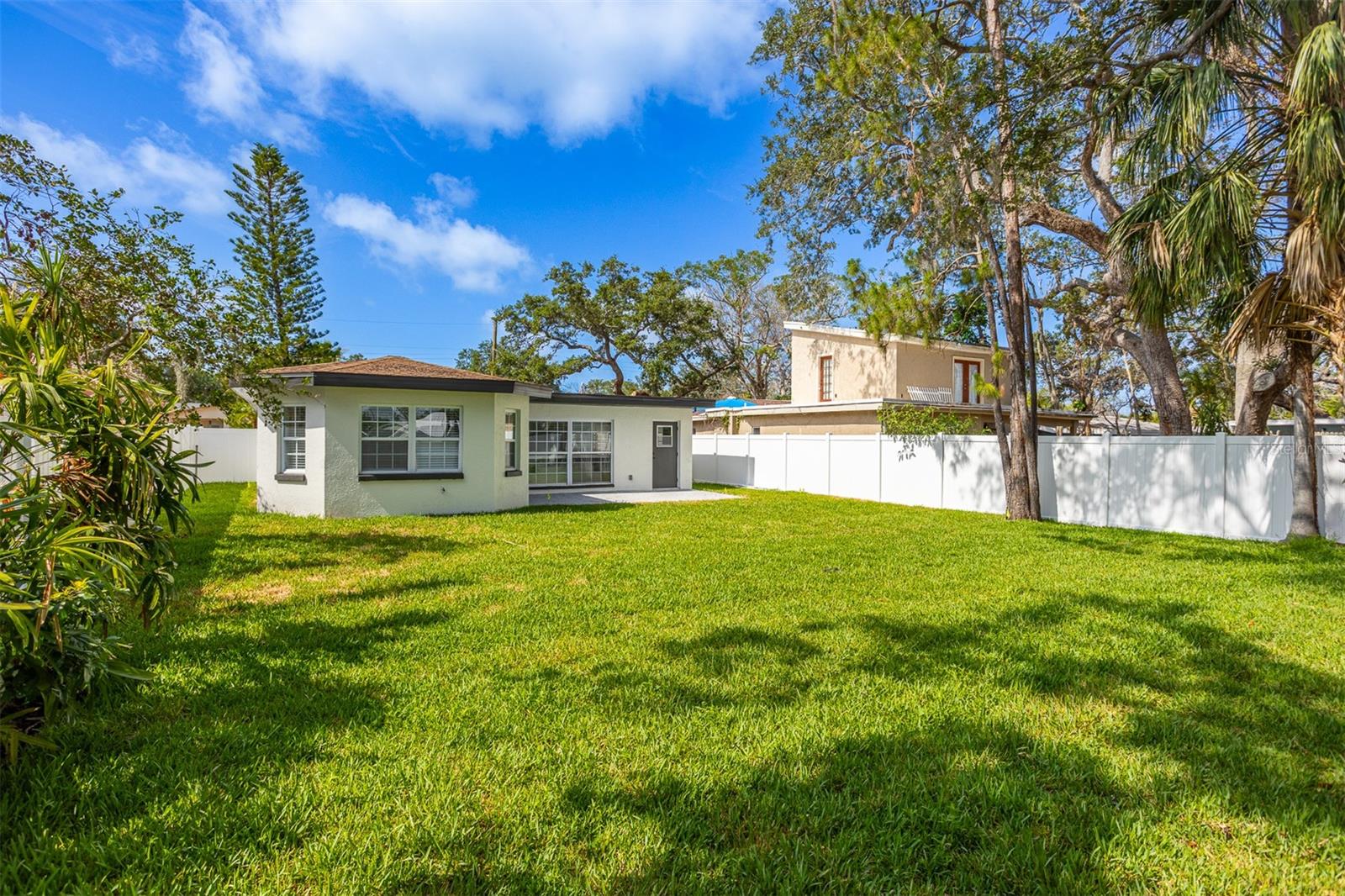 PARQUE NARVAEZ - Residential Lease