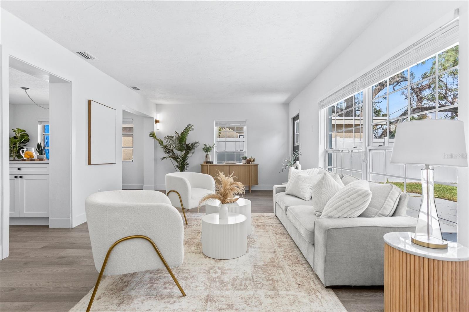 PARQUE NARVAEZ - Residential Lease