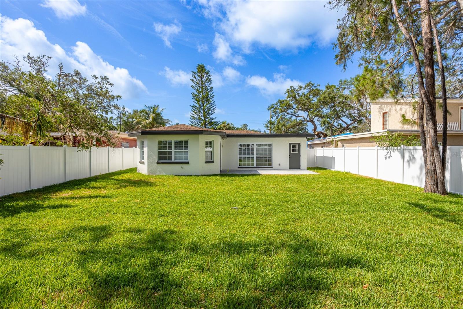 PARQUE NARVAEZ - Residential Lease