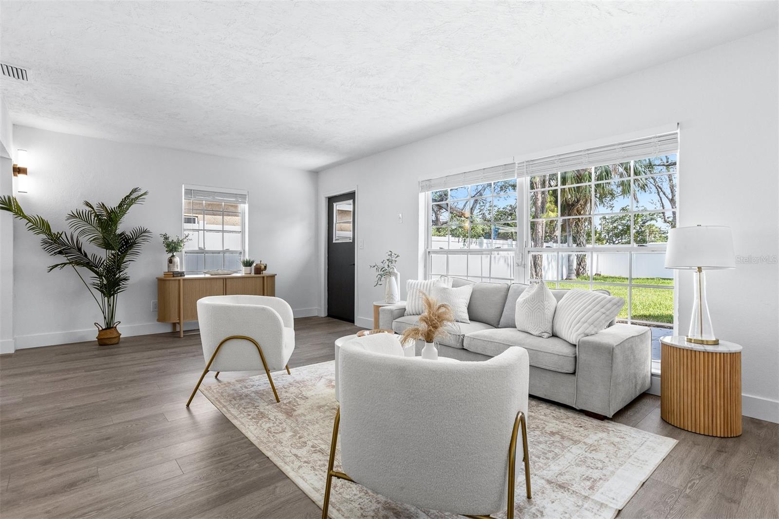 PARQUE NARVAEZ - Residential Lease