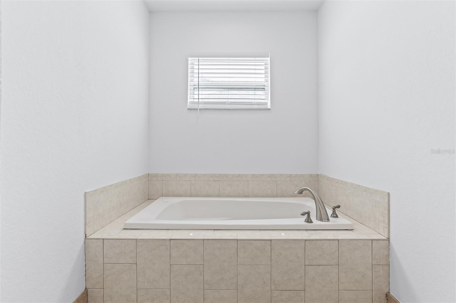 PARQUE NARVAEZ - Residential Lease