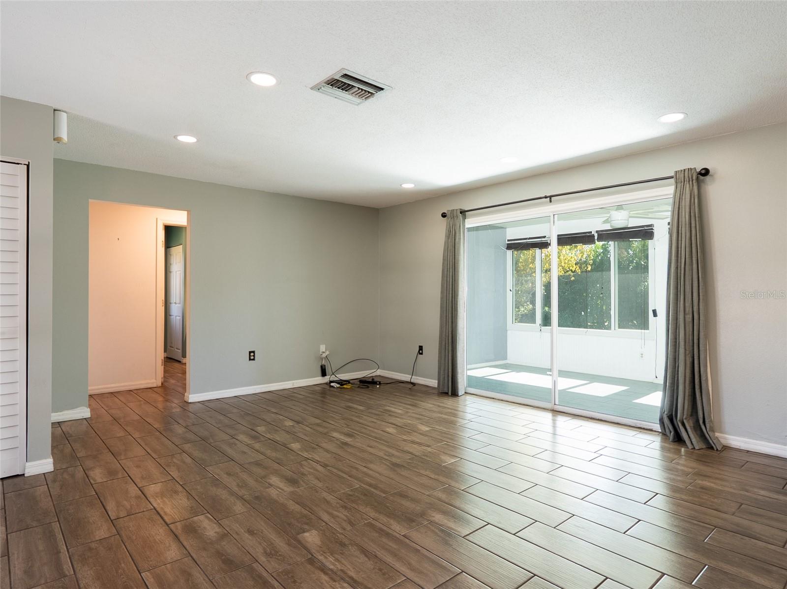 MEADOW RUN AT JACARANDA - Residential