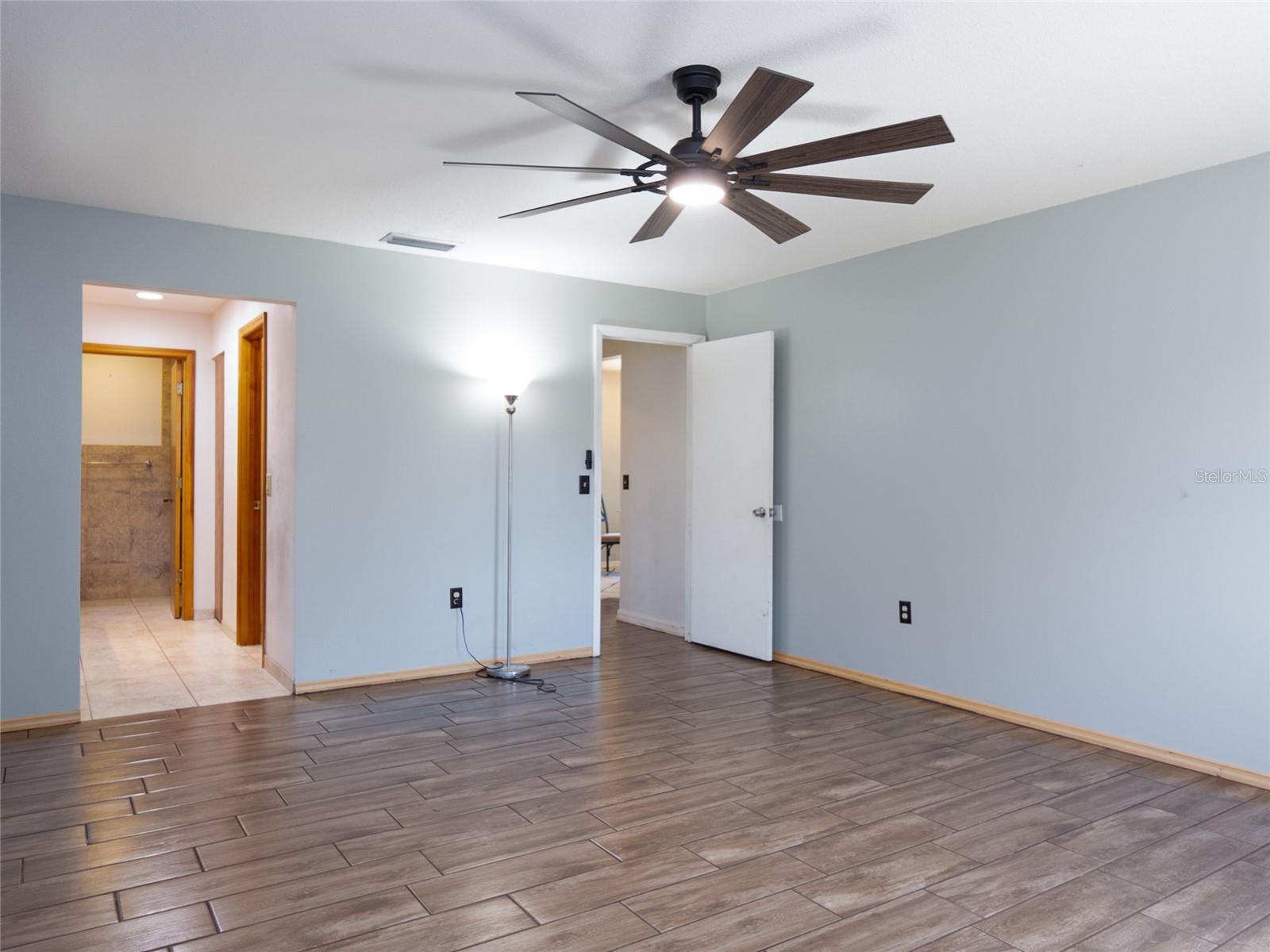 MEADOW RUN AT JACARANDA - Residential