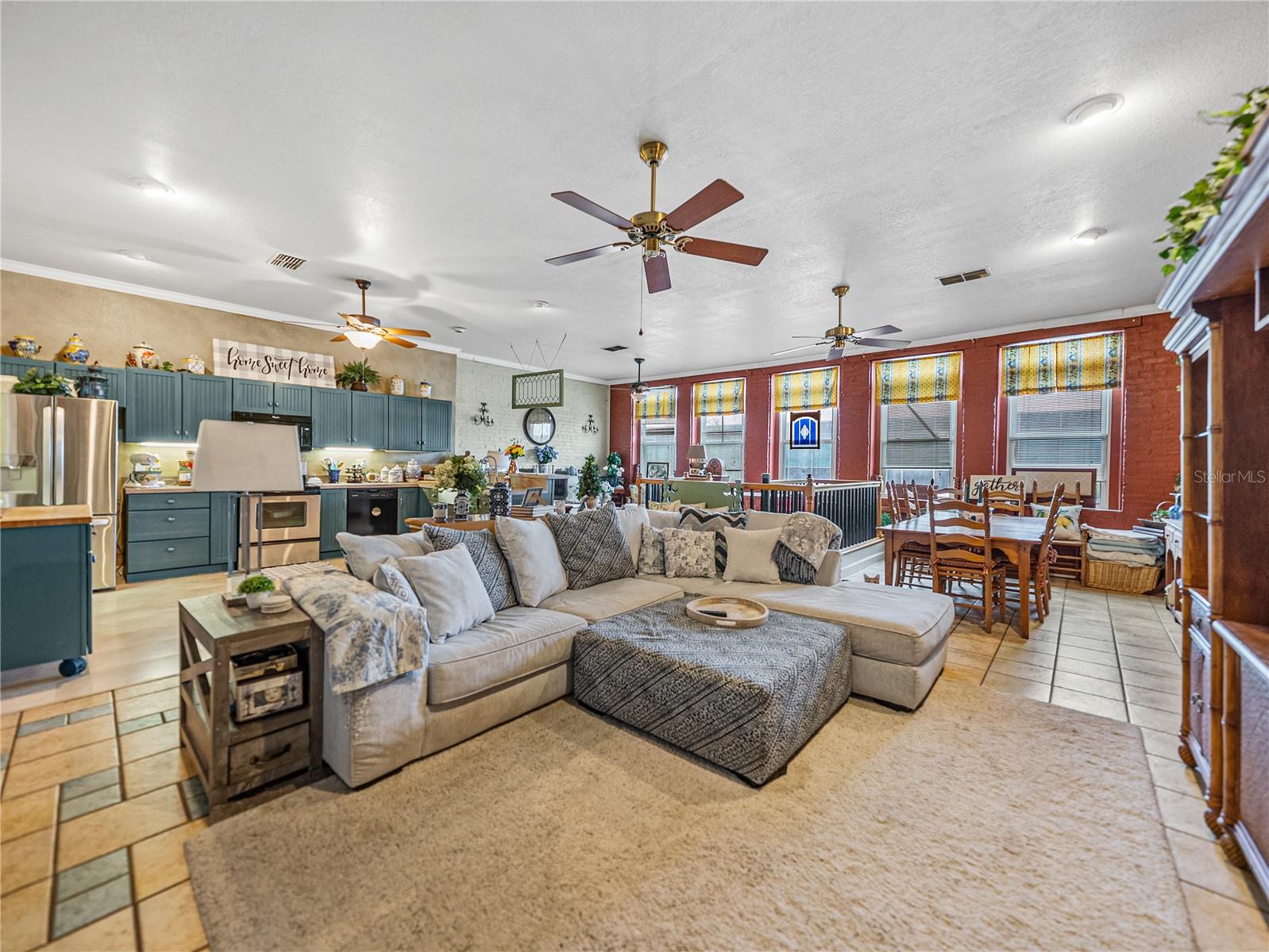 135 S CENTRAL AVENUE