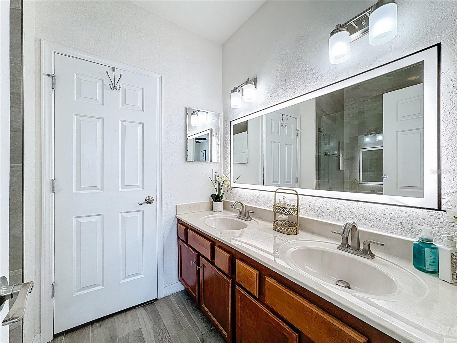 SUMMER GATE TWNHMS - Residential