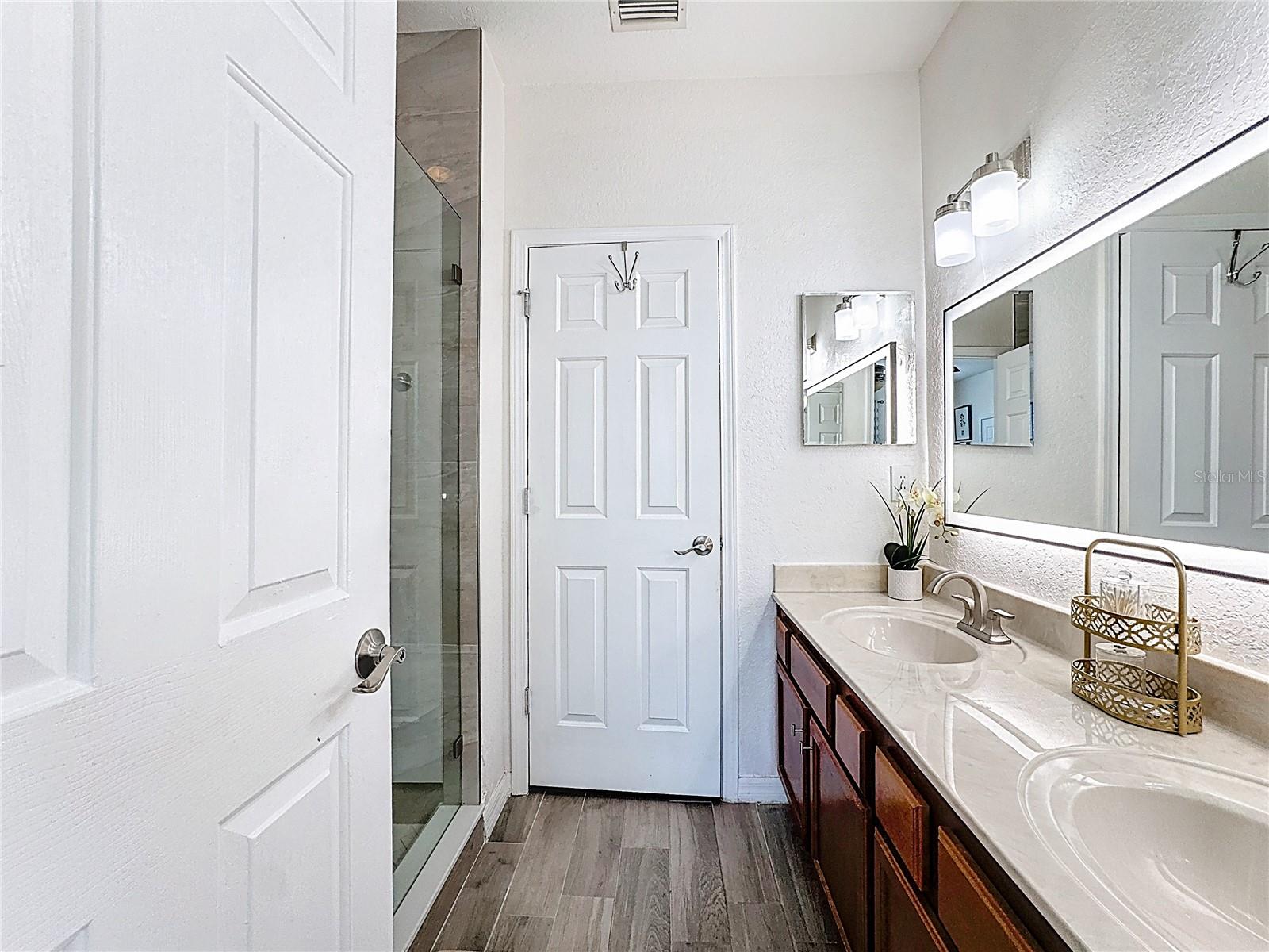 SUMMER GATE TWNHMS - Residential