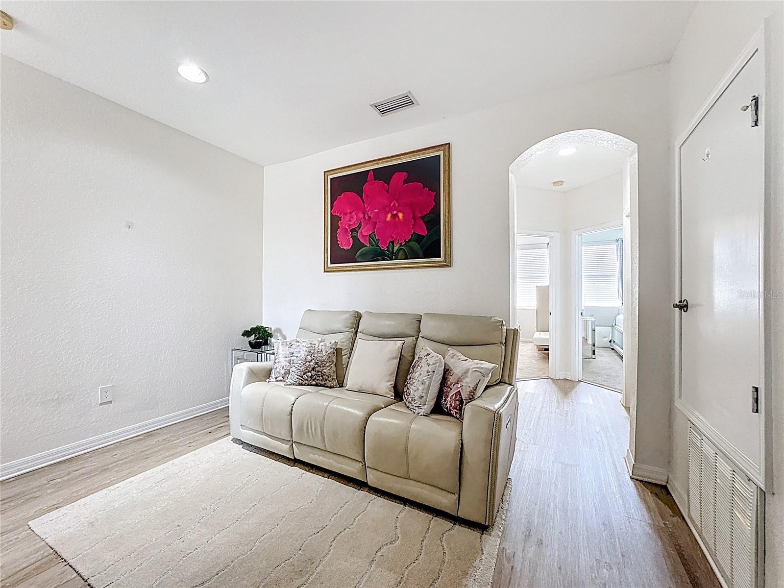 SUMMER GATE TWNHMS - Residential