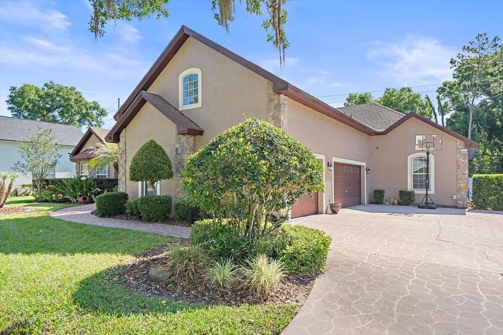 Photo of 1615 Heritage Drive, Valrico, FL 33594 (MLS # A4691532)