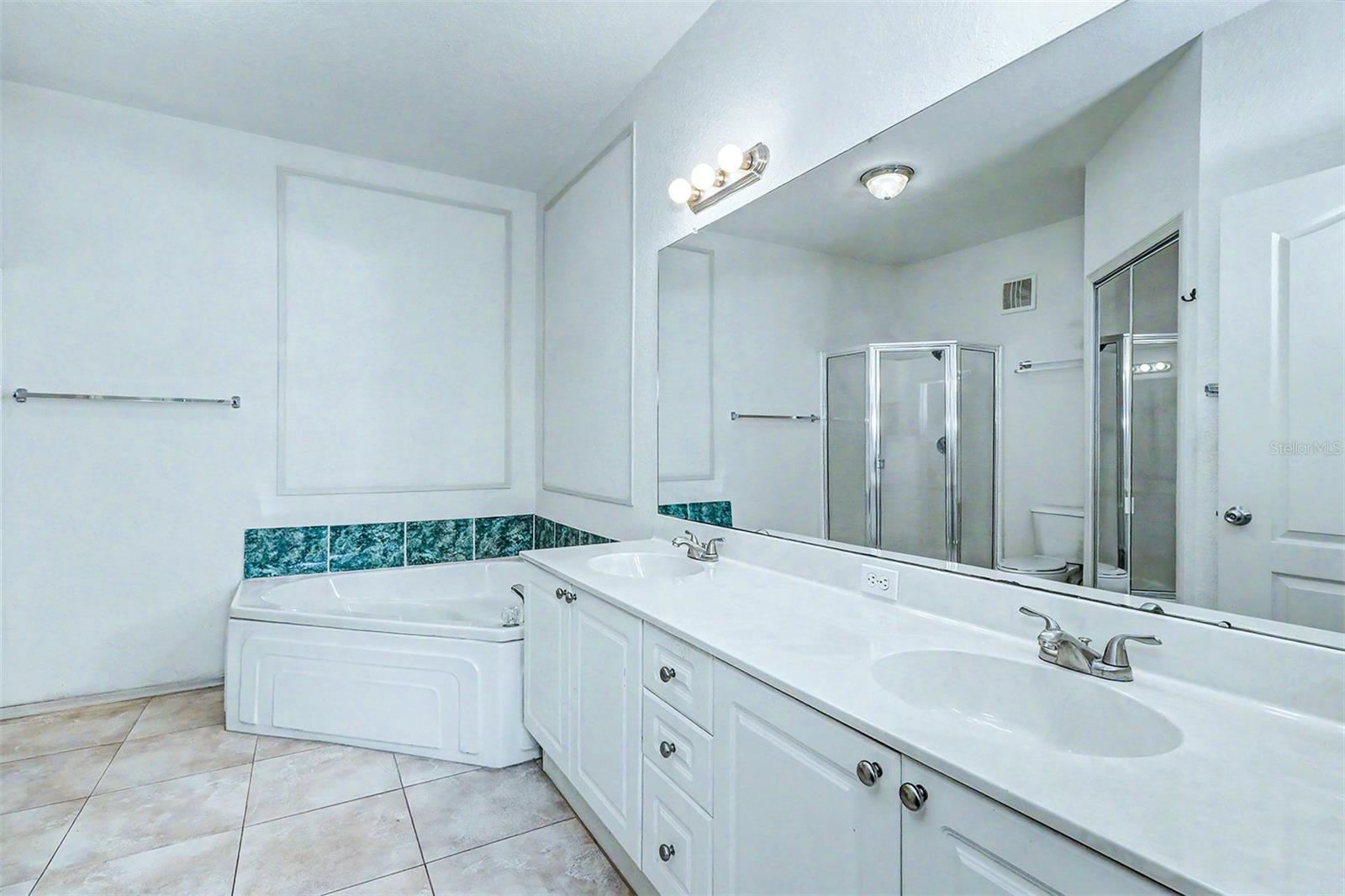 GRAND BELLAGIO AT BAYWATCH CONDO THE - Residential