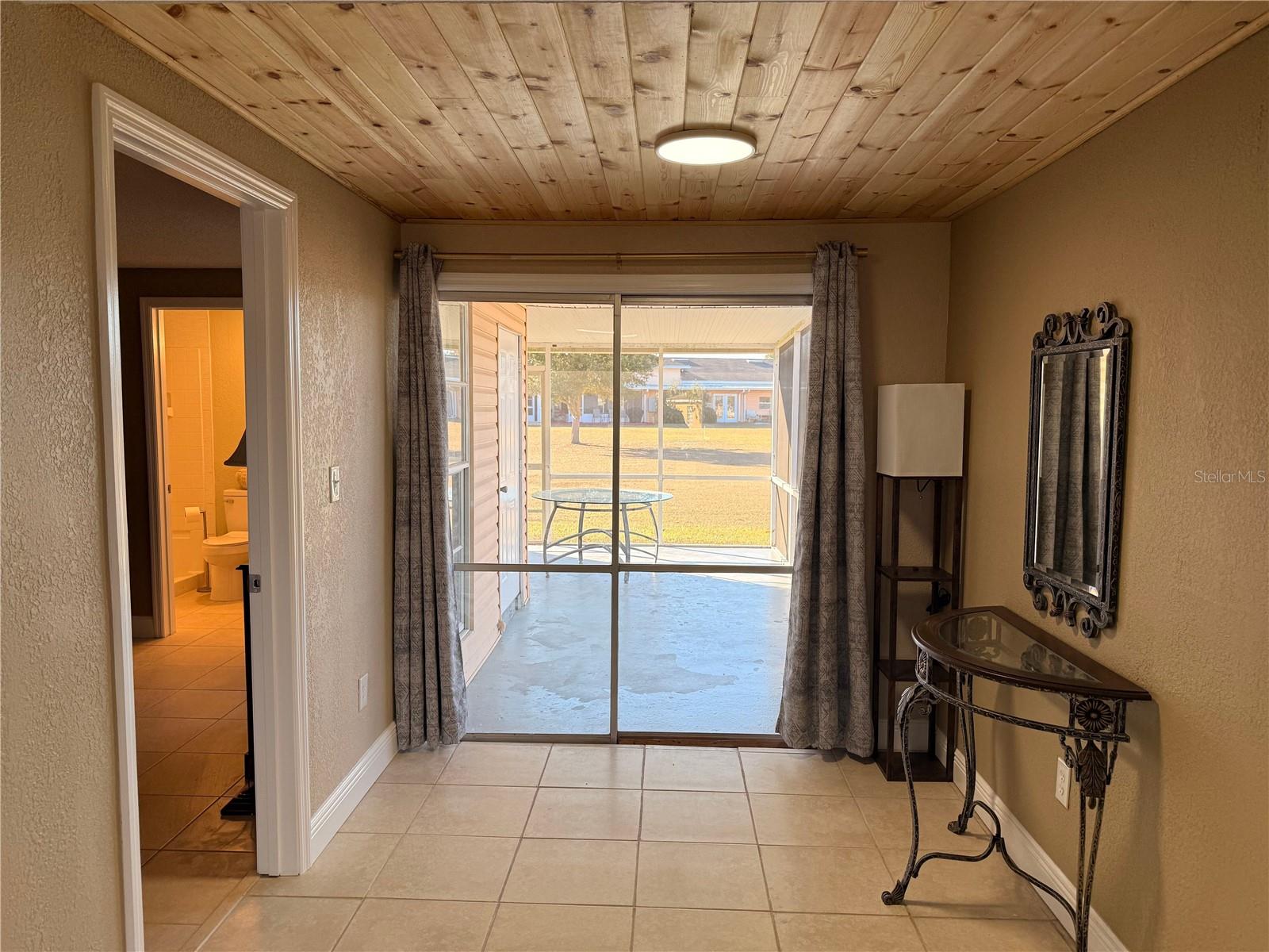 1605 CLUB CIRCLE 1605