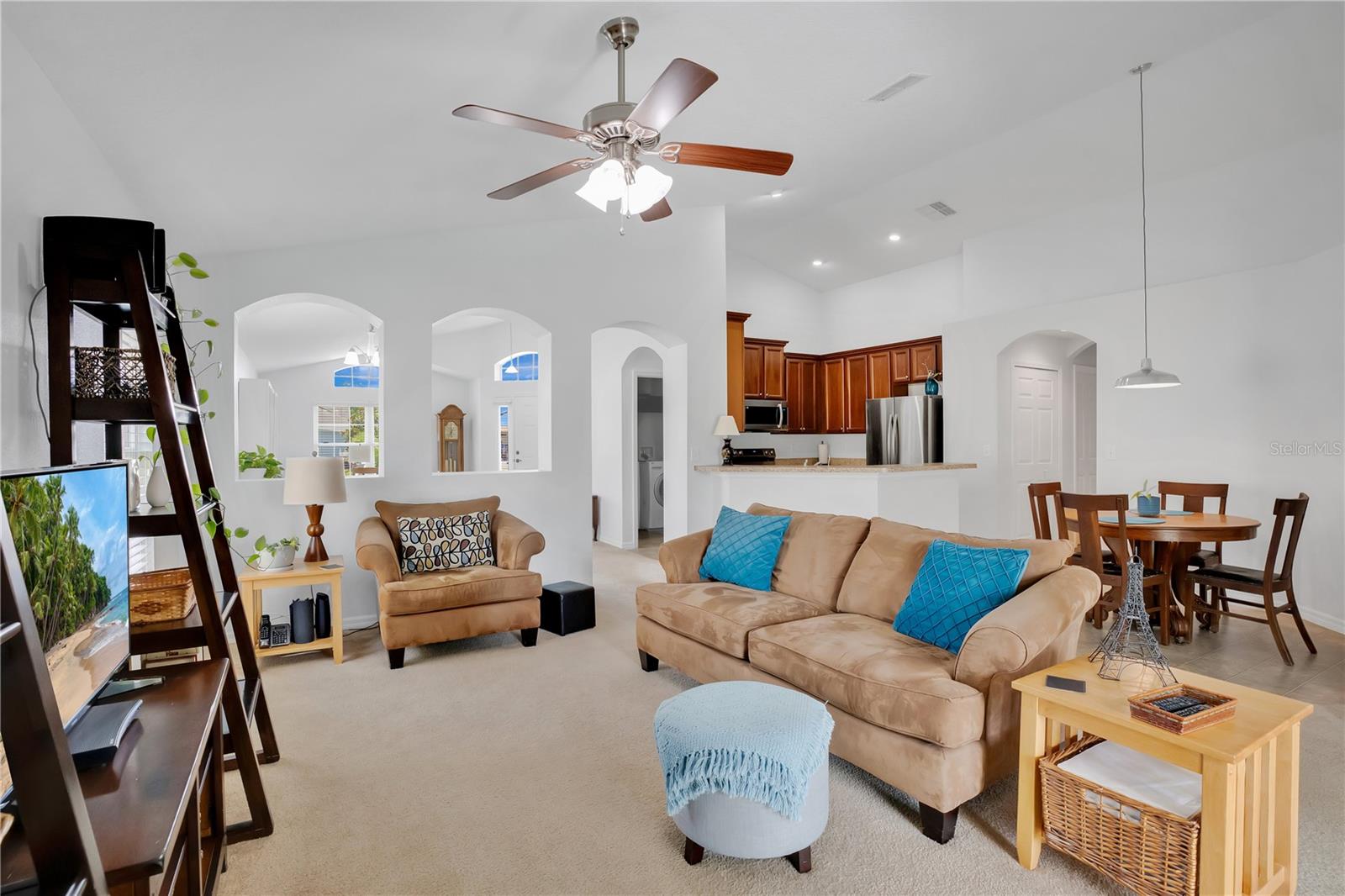 2541 BOBBY LEE LANE