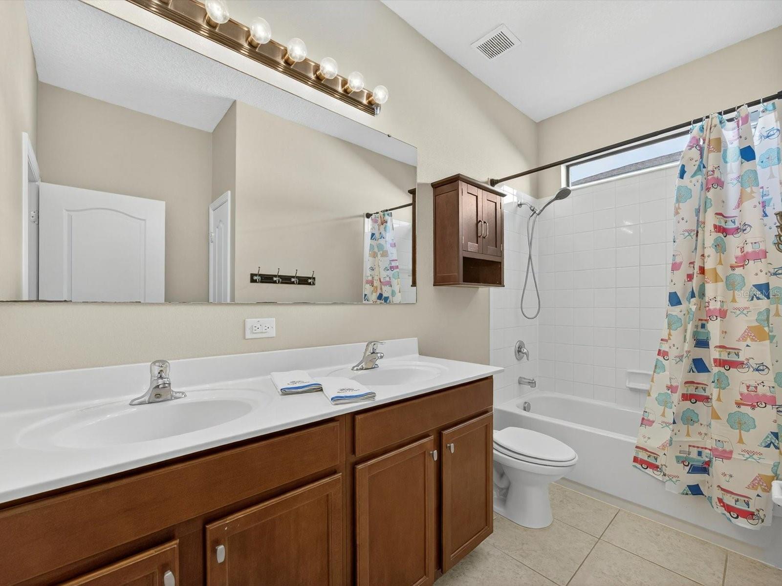 SHINGLE CREEK RESERVE AT THE OAKS PH 6 - Residential