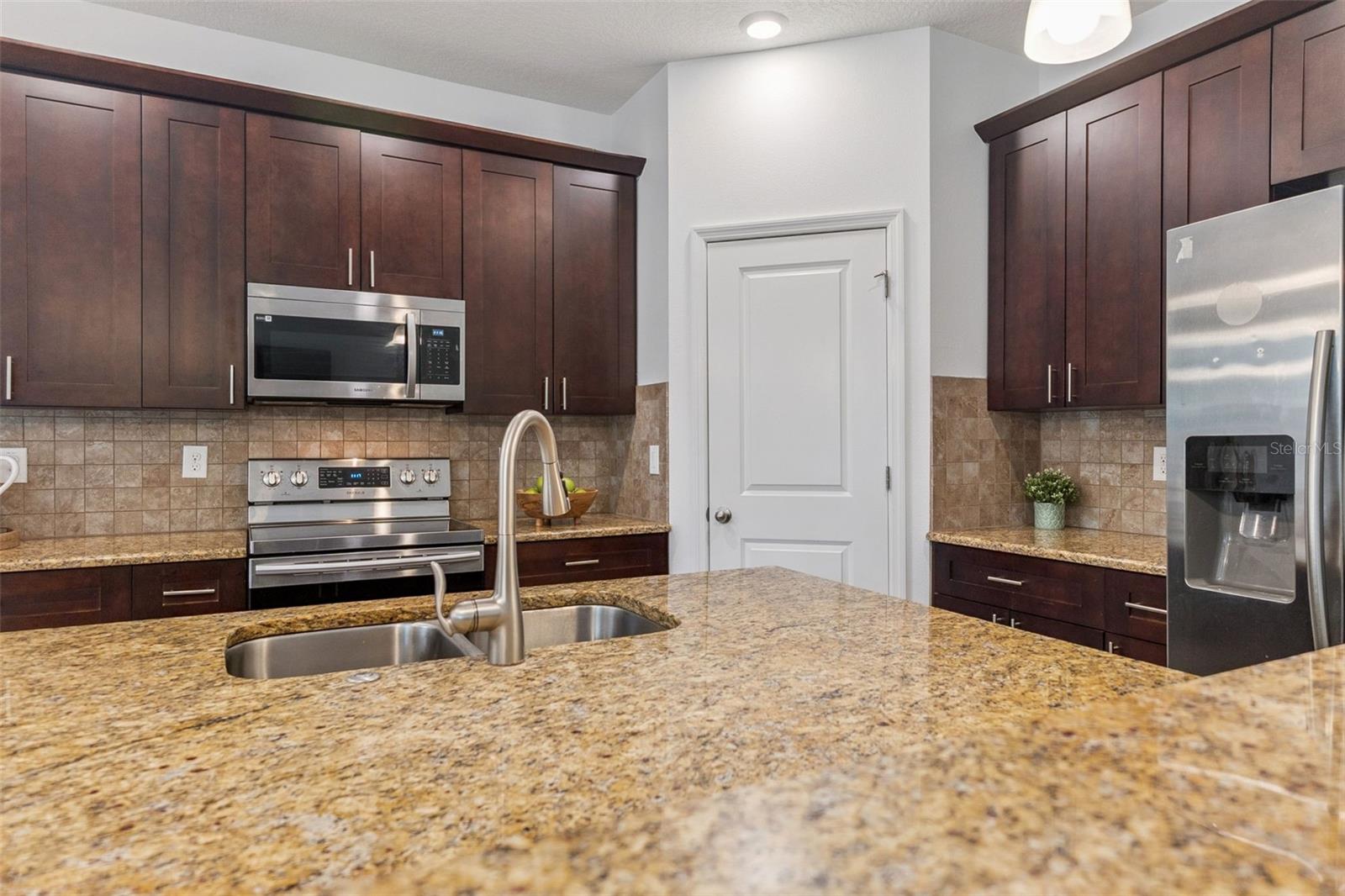 COLONY PARK - Residential