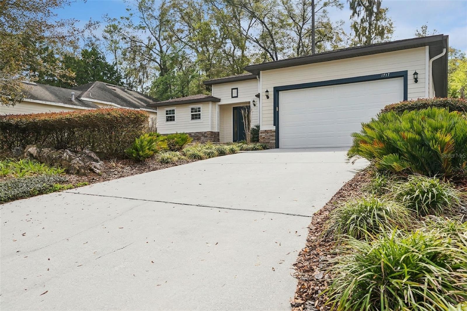 COLONY PARK - Residential