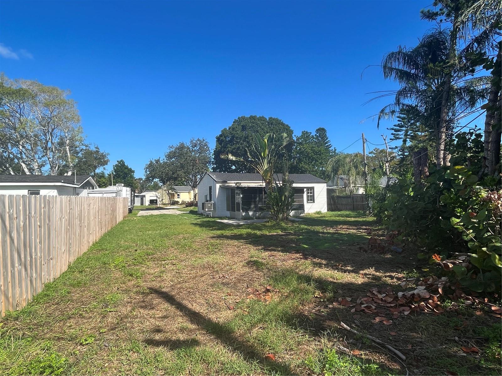 Casas a venda 3 - Jen Dantas 8465 TOBAY ROAD N