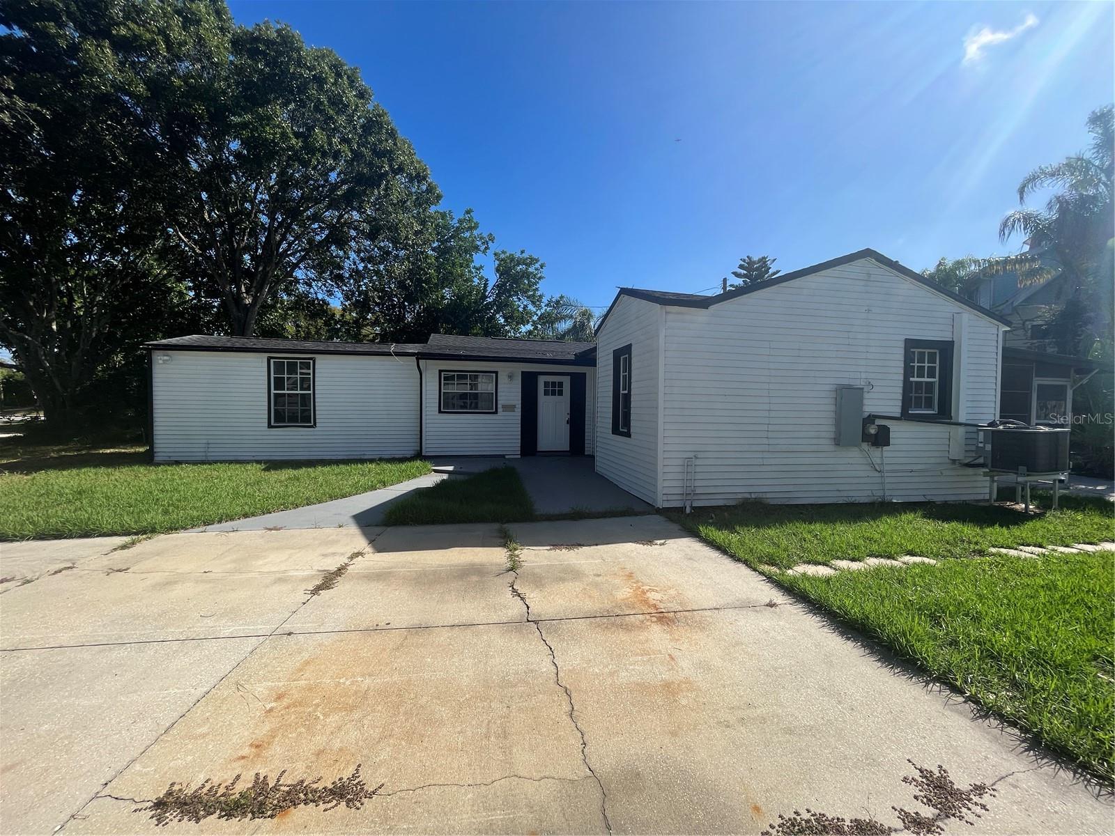 Casas a venda 1 - Jen Dantas 8465 TOBAY ROAD N