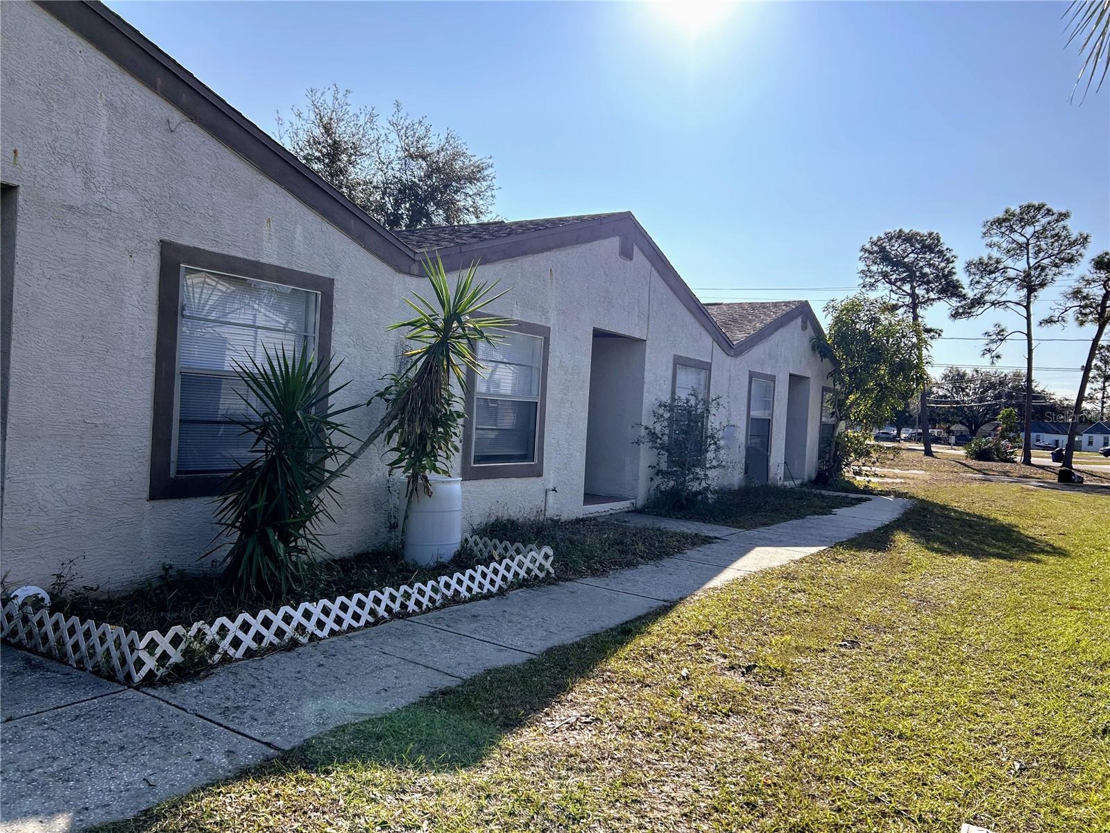 *PLEASE DO NOT DISTURB TENANTS STILL IN THE HOME*
2 Bedroom, 1 1/2 bathroom apartment centrally located in Oldsmar, FL. Pet fees apply.