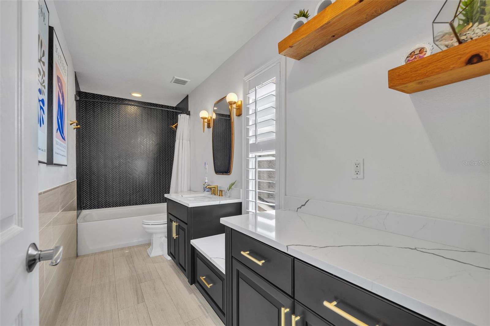 LAKE HILL WOODS SUB - Residential