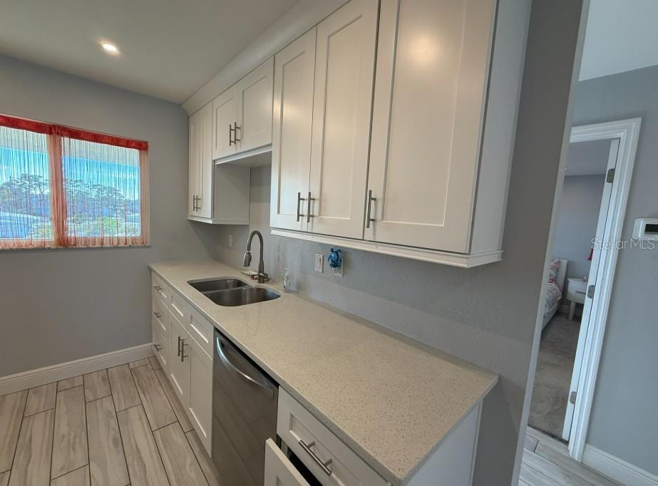 HOLIDAY APTS - Residential