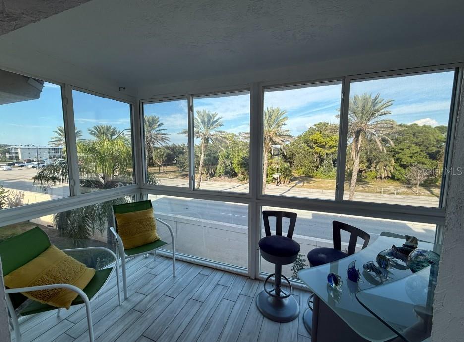 HOLIDAY APTS - Residential