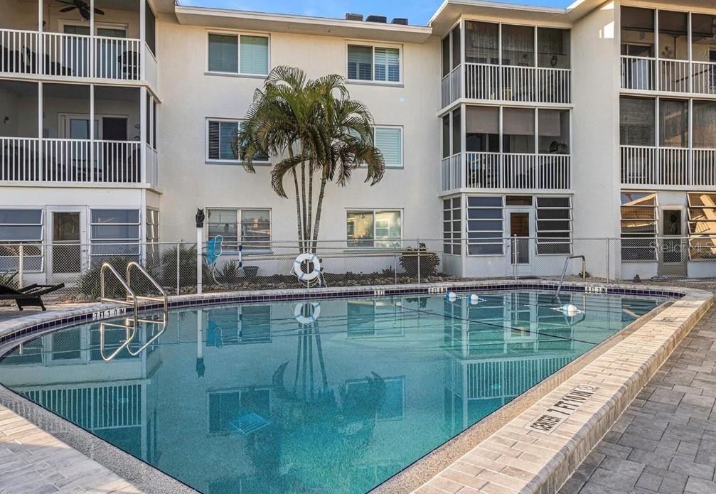 HOLIDAY APTS - Residential