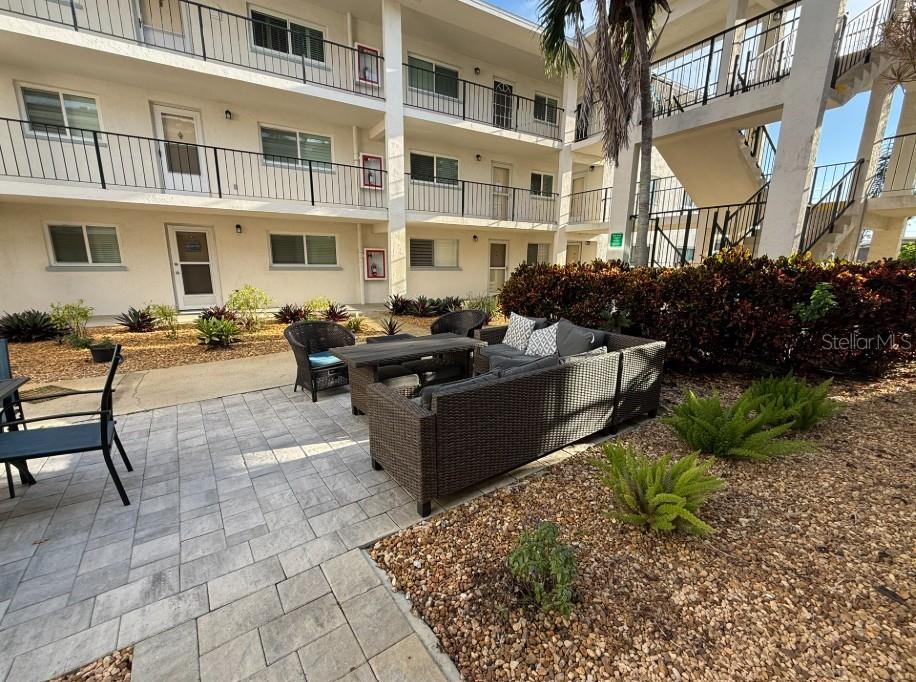 HOLIDAY APTS - Residential