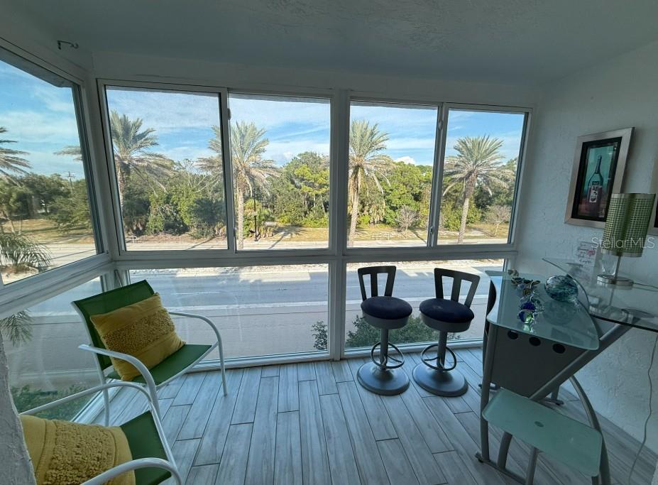 HOLIDAY APTS - Residential