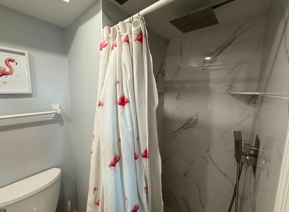 HOLIDAY APTS - Residential